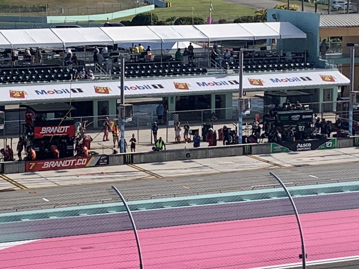 A great shot of @ThePostman68 in his natural habitat making pit reports on @J_Allgaier here in Stage 3.  😋  #NASCAR75  #NASCARPlayoffs  #ContenderBoats300