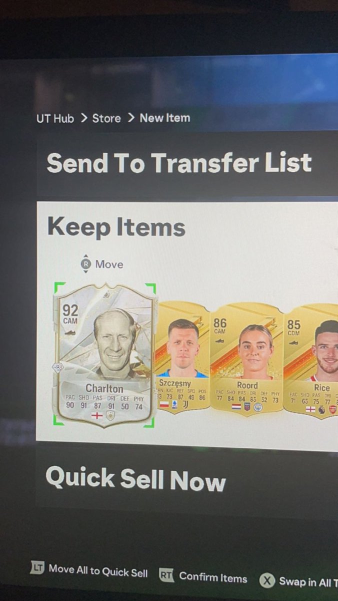 fcbjustinn's tweet photo. had the luck of packing the legend himself a week into playing eafc24, we lost another great one to the game🕊️rip sir bobby charlton🐐 https://t.co/hr3WlffmXC