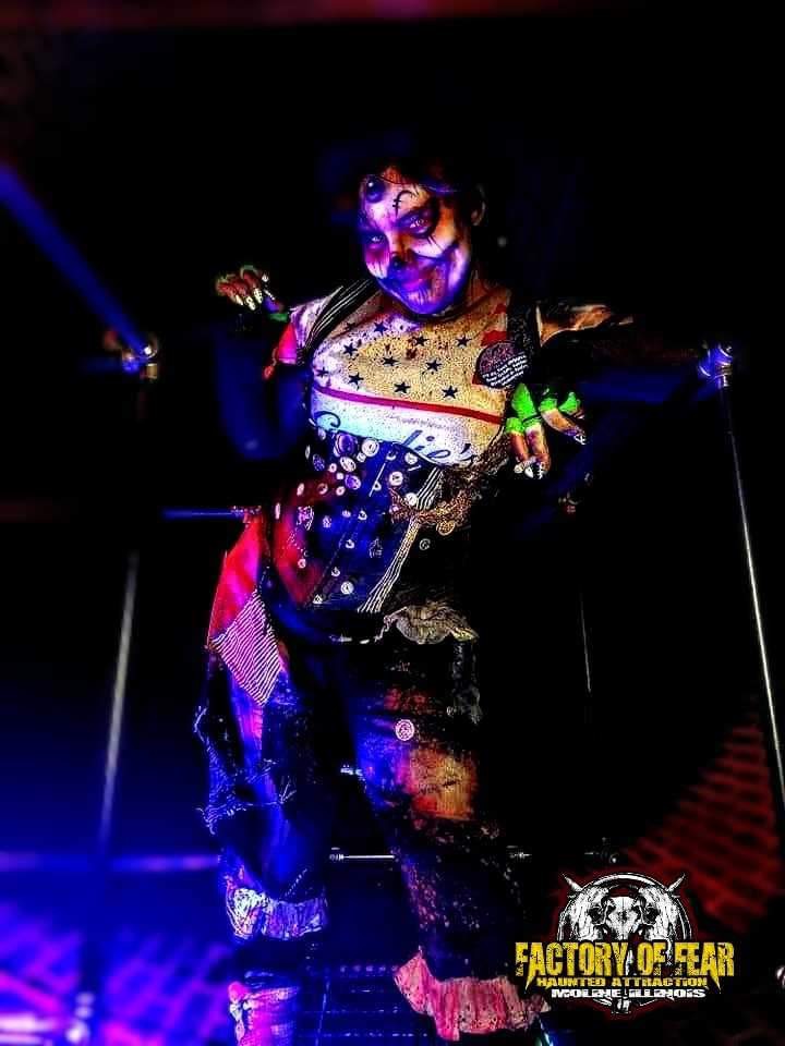 QCFactoryOfFear's tweet photo. The countdown has begun with only 5 more chances to face your fears
🎃 Open tonight from 7pm - 10pm with ticket sales ending at 9:30pm
🤡 Plan ahead for larger crowds and come early or get VIP tickets
🎟️ Purchase tickets in advance online at https://t.co/jYpa47KgUd https://t.co/Ux10oGpcNi
