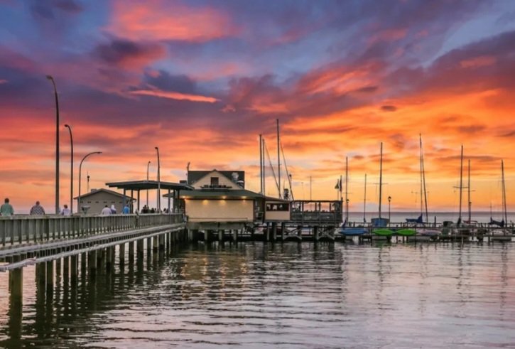 Sitting here resting my bones...
#Fairhope #alabama #MobileBay #DockOfTheBay
Long awaited 'Summer Holiday' #AmericanRoadTrip 
#leave #Rest #recoup