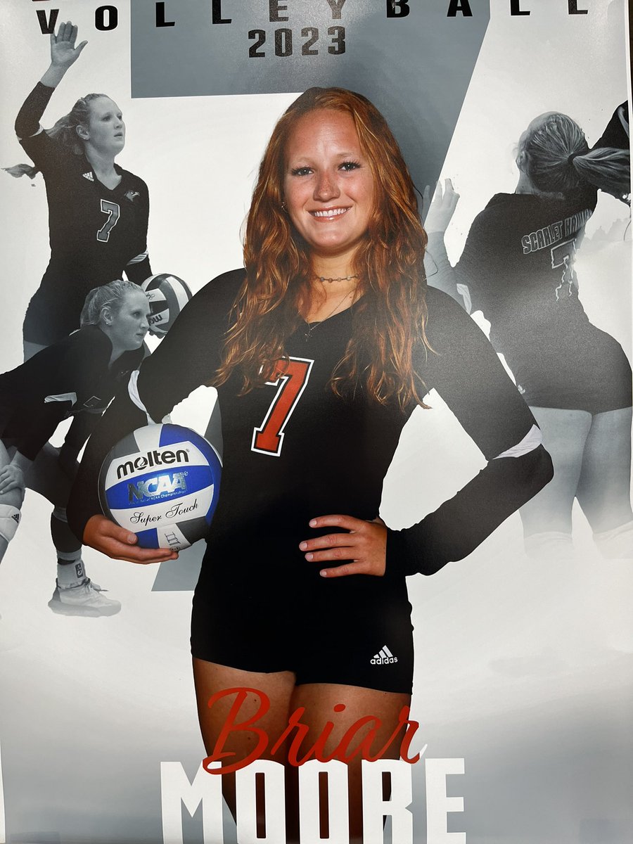 elimoore33's tweet photo. Today was our daughter’s last home volleyball match. From Gold Crown to Legend, and Legend to Illinois Tech in Chicago, it’s been a great run. You made us proud Briar! #5FootAssassin https://t.co/NlJUNF9dKK