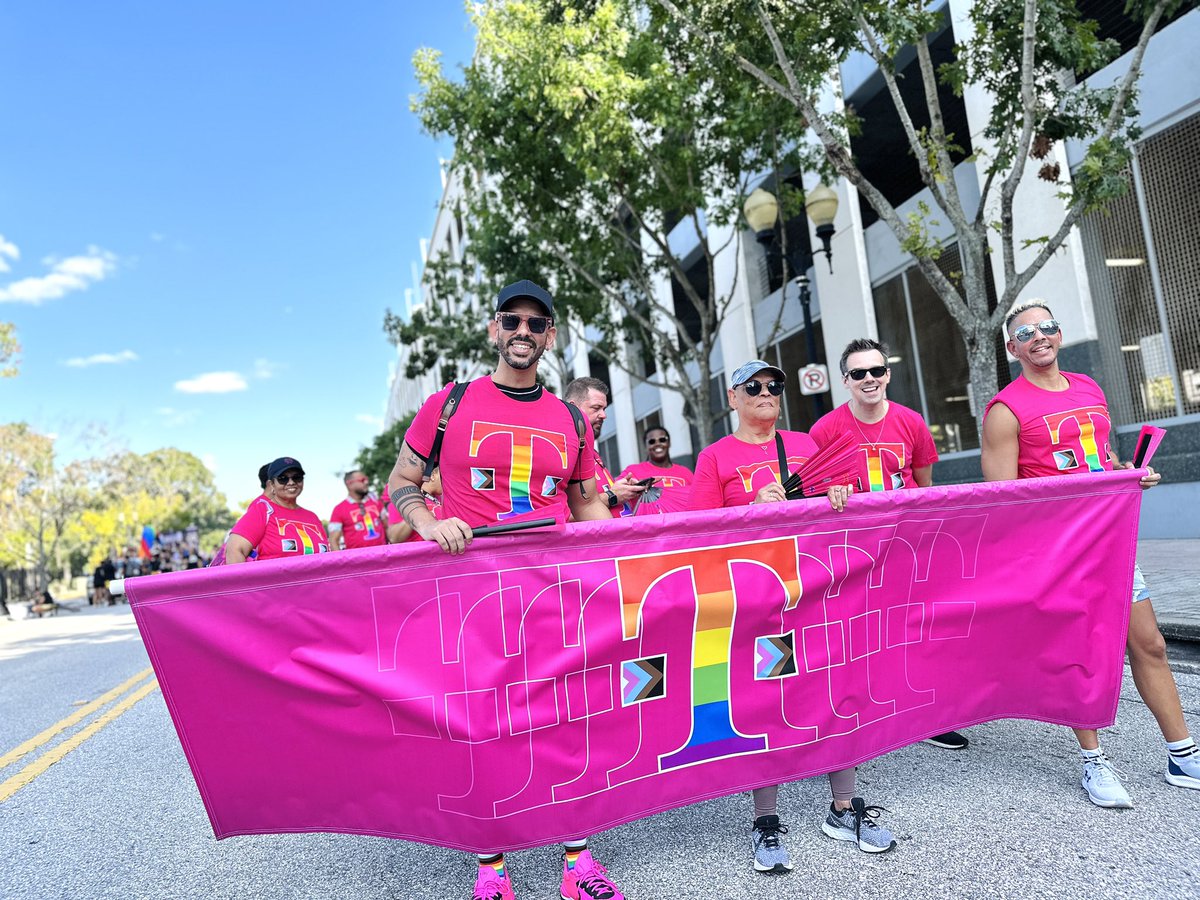 Kicking off #OrlandoPride in full Magenta with our @TMobile Fam!🎉🏳️‍🌈#BeYou #LoveWins #DEINorthFLChapter