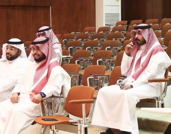 murafaah's tweet photo. قامت إدارة مُرافعة متمثّلة برئيسها أ.فهد الخالدي اليوم بحضور لقاء (المبادرات القانونية و الفرق التطوعية) حيث نوقش فيه أعمال المبادرات التطوعية القانونية وقدّمه المحامي @Law_karim تحت مظلة@LiveLaw2030 و تنظيم الزملاء @Mbadrtleti بارك الله في الجهود وشاكرين للزملاء عملهم.
#مُرافعة https://t.co/v8v6SRhcR6