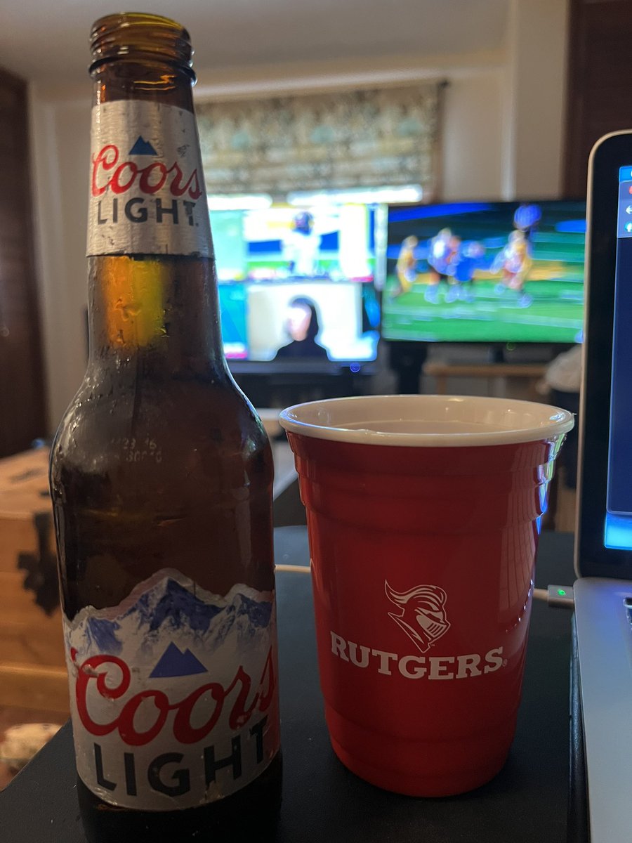 IAmScottLogan's tweet photo. @edsbs @HollyAnderson @JasonKirk_fyi @celebrityhottub @el_surberino

Mountains are cold. Rutgers is bowlin’, y’all (and not a fugazi one like the ‘21 Gator Bowl). As your proud RU correspondent, left you a voicemail. Hope it doesn’t suck. Love you guys. https://t.co/5UUgMWEga4