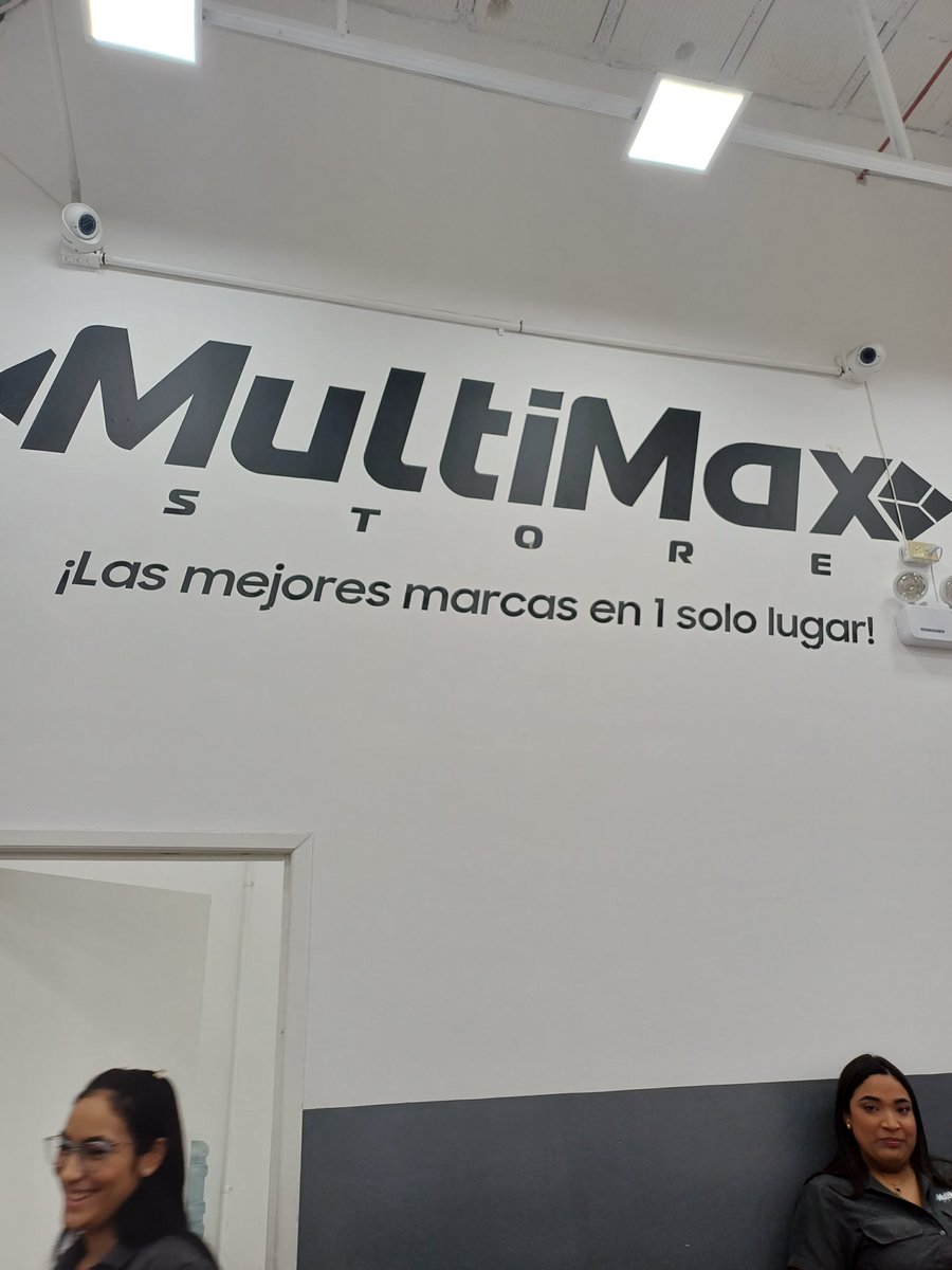 LuisaElenaNuez1's tweet image. #Multimax #Cumaná no acepta el billete de 100$ porque tiene una huequito de una grapa @Multimax_Store