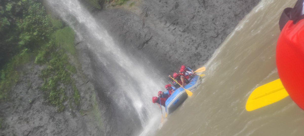 Tony3ia's tweet photo. Rafting Pacuare #TeamPoca #PuraVida https://t.co/RyVNoO9Edz
