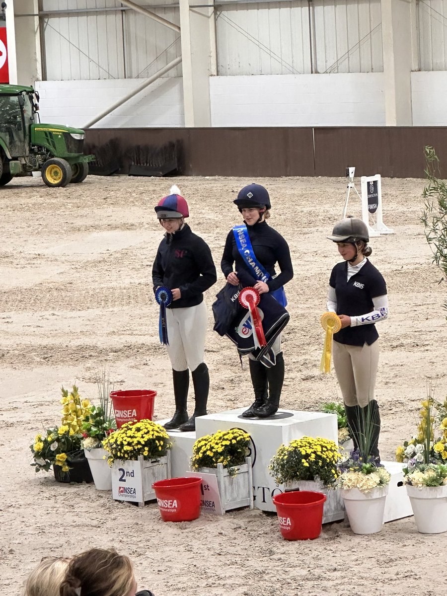 LilyBlythe4's tweet photo. Another super day for @ScarColl at the NSEA champs. 
So proud of Kestrel becoming reserved national champion in the 90cm JwS out of a huge field🥈
Imogen also finished in the top half of the field. 
There were good rounds in the 80cm sj too,especially from Tilly! 👏🏼@ScarColl_DOS https://t.co/PXVegI3CSW