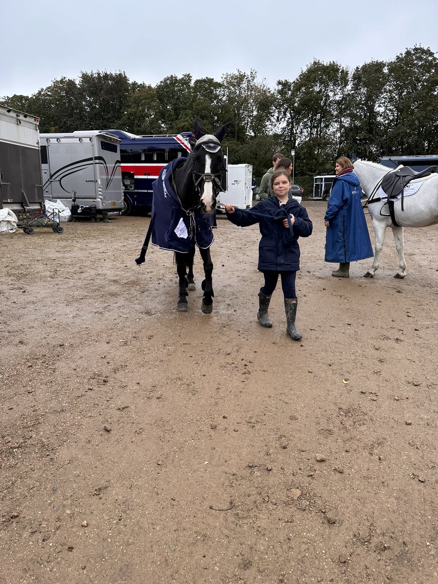 LilyBlythe4's tweet photo. Another super day for @ScarColl at the NSEA champs. 
So proud of Kestrel becoming reserved national champion in the 90cm JwS out of a huge field🥈
Imogen also finished in the top half of the field. 
There were good rounds in the 80cm sj too,especially from Tilly! 👏🏼@ScarColl_DOS https://t.co/PXVegI3CSW