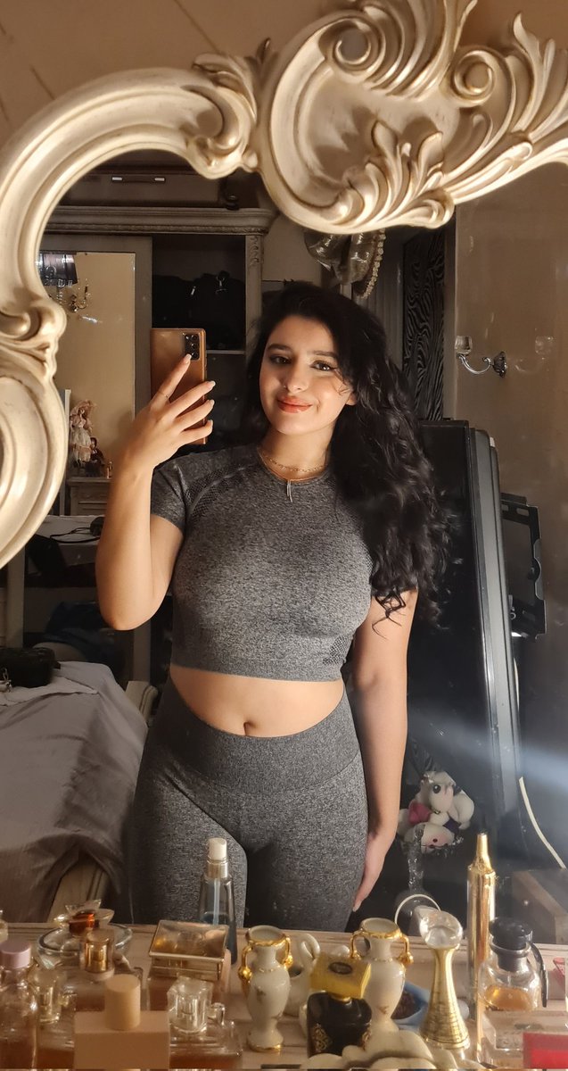 Dainty_bi's tweet photo. I bought a workout set 🥰
*haven't exercised in 4 years* https://t.co/Ew6kn6hyJn