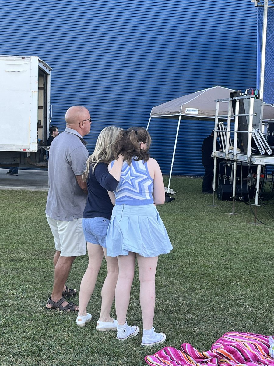 tamikascpps's tweet photo. Last dance with the Brass-a-Holics. Next up...Amanda Shaw and then Big Sam's Funky Nation. Meet us at the Lafon Performing Arts Center until 8:00 PM. https://t.co/TsWM0UB5hK