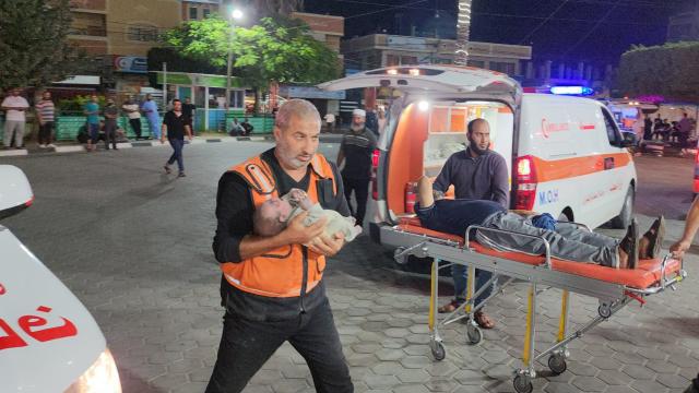 Sağlık Bakanı Fahrettin Koca, İsrail şiddeti altındaki Gazze'ye yardım amacıyla tıbbi malzemelerin olduğu bir uçağın, yarın sabah Mısır’a hareket edeceğini, uçakta 20 uzmandan oluşan hekim grubunun da bulunacağını açıkladı. #LetGazaBabiesLive