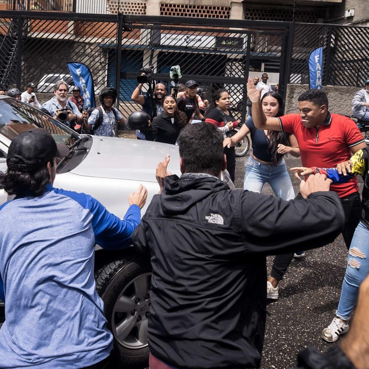 lahora_digital's tweet photo. El chavismo, el principal detractor de las primarias de la oposición en Venezuela https://t.co/IgB5NAs2lu https://t.co/NPGedTgdrI