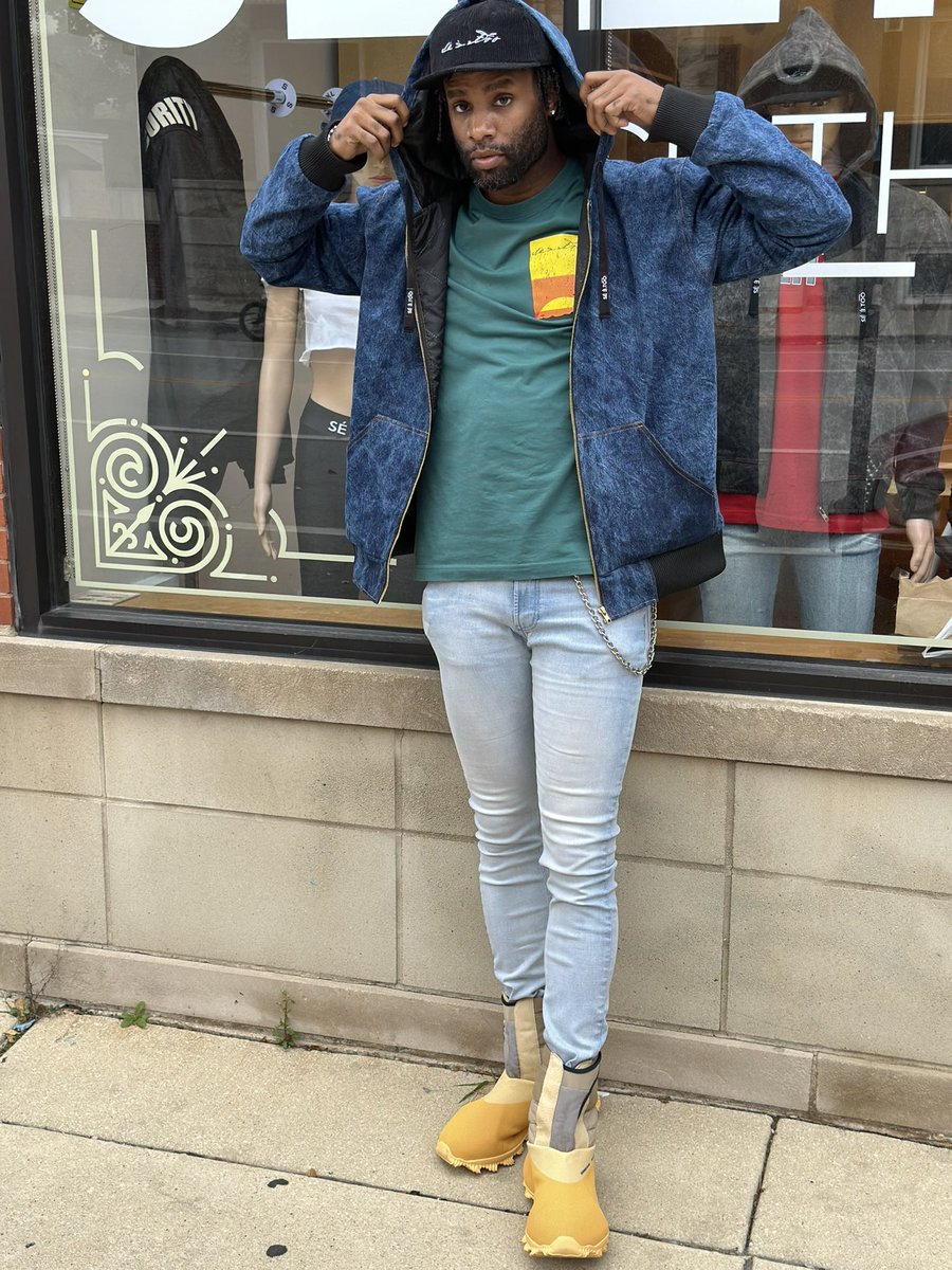 seetooclothing's tweet photo. The day you get away with thinking it’s a sweet.
#BATTLETESTED
#Vintagejeanhoodedjacket
#SÉÉTŌŌ
#sunsetTee
#wristwear
#socks
#fypage https://t.co/aRBzin5QHC