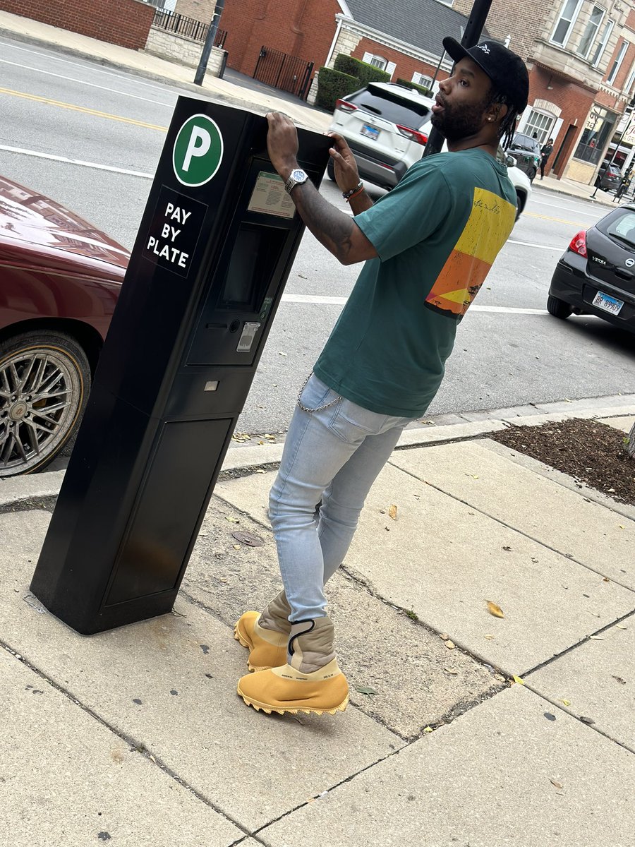 seetooclothing's tweet photo. The day you get away with thinking it’s a sweet.
#BATTLETESTED
#Vintagejeanhoodedjacket
#SÉÉTŌŌ
#sunsetTee
#wristwear
#socks
#fypage https://t.co/aRBzin5QHC