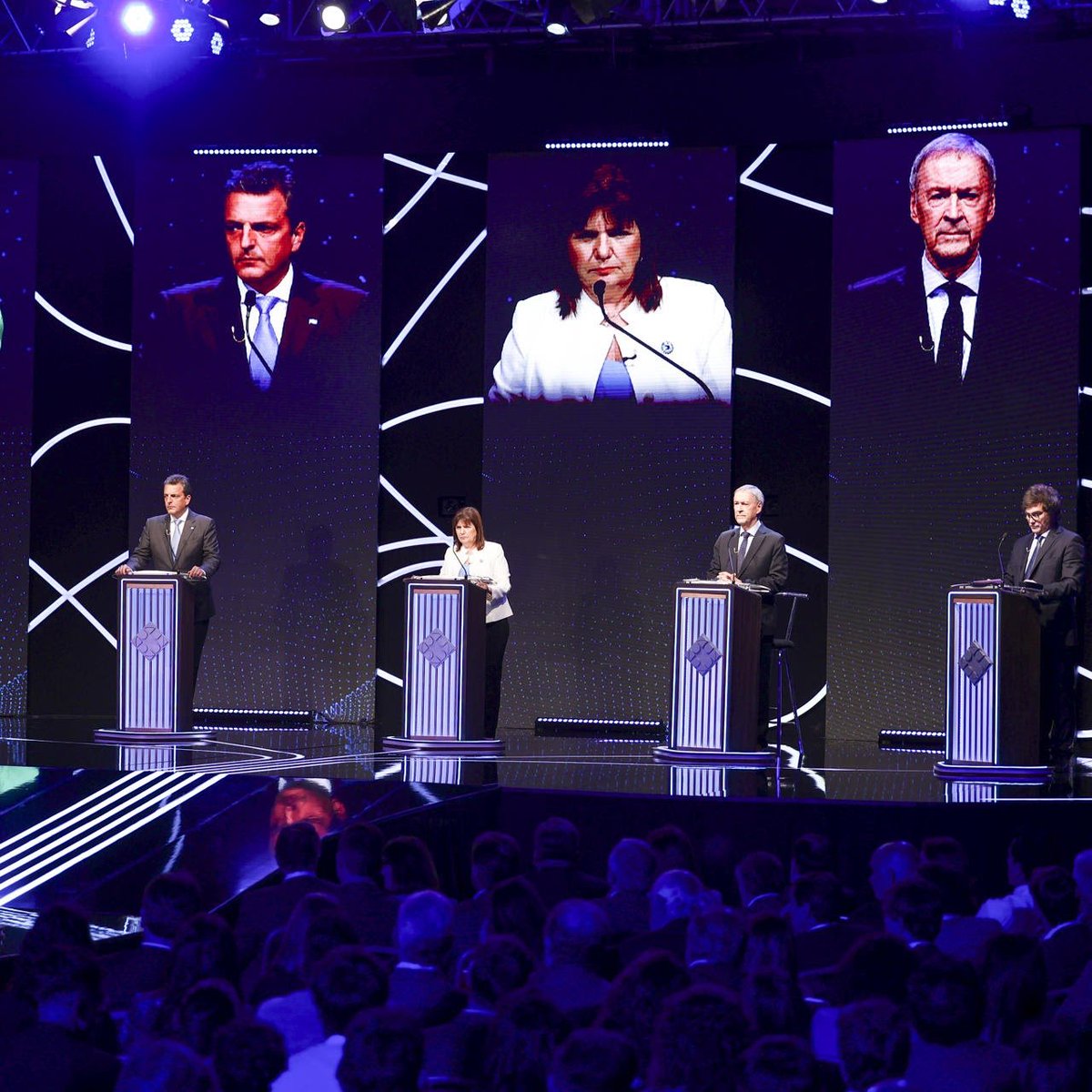 lahora_digital's tweet photo. ¿Quién es quién en las elecciones de Argentina? Milei, Massa y Bullrich son los principales candidatos https://t.co/sOjdFGT67U https://t.co/uHquVRIJYi