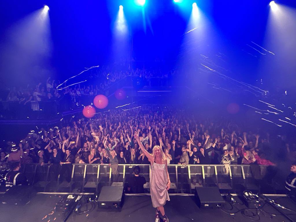 Jo Whiley (@jowhiley) on Twitter photo Yet again - Newcastle you were STUPENDOUS!!
Thank you for having me and my <a href="/JW90santhems/">Jo Whiley’s 90s Anthems</a> crew.
I hope you had fun - you are such a joy to play to 🥰
And to the girl in the green mermaid dress - you looked amazing✨🪩 Yet again - Newcastle you were STUPENDOUS!!
Thank you for having me and my <a href="/JW90santhems/">Jo Whiley’s 90s Anthems</a> crew.
I hope you had fun - you are such a joy to play to 🥰
And to the girl in the green mermaid dress - you looked amazing✨🪩