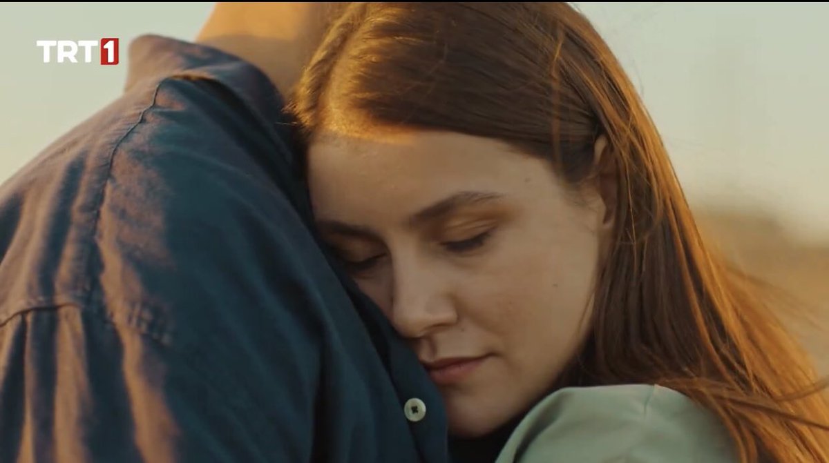 UK250463's tweet photo. What a beautiful scene. I ❤️ Happy Ends !

#GönülDağı #SelNer #AzCenkReloaded https://t.co/zG2TaHwsYa