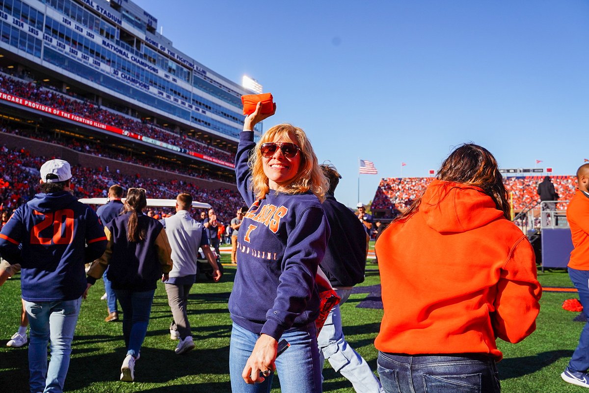 There's nothing like that Illini Homecoming feeling 🔸🔹 #Illini | #HTTO