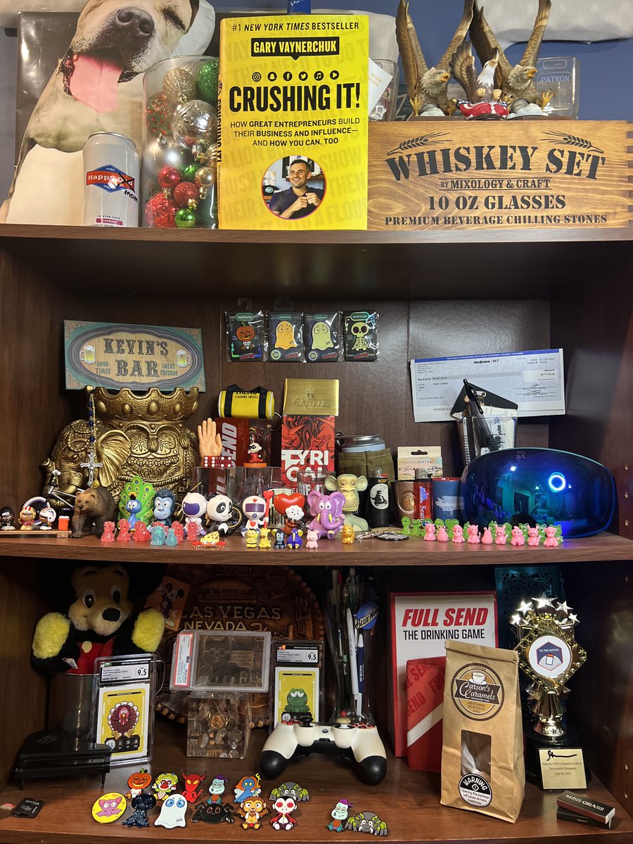 🚨GIVEAWAY + Red Devil Pin 🚨

*Follow the rules below to enter the VeeFriends Pin giveaway - no purchase necessary*

———⚡️FLASH SALE ⚡️———

Selling this lot of 12 VeeFriends pins for $595 - includes shipping in US 

Must buy entire lot - extremely fair pricing - see price