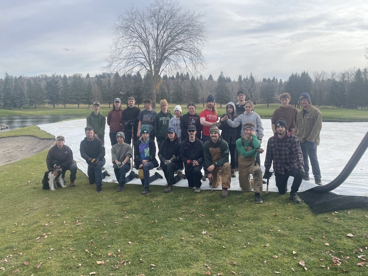 MayfairSuper's tweet image. This is what it takes. All winter protection products sprayed and all greens covered ⁦@RoyalMayfair⁩ All I can say is thank you, thank you thank you!!!