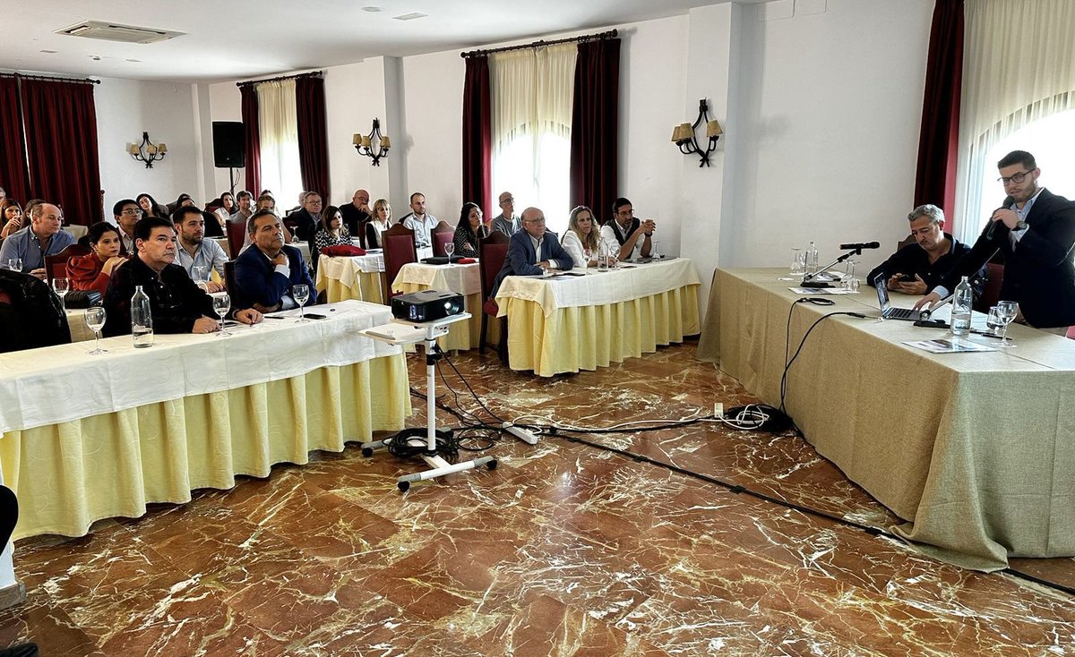 CirVascularAND's tweet photo. 🔴🔵 Antequera ha acogido hoy nuestra 53ª Reunión Interhospitalaria. Una oportunidad para avanzar juntos profesionalmente a través de la puesta en común de casos clínicos aportados por compañeros/as de la SAACV.

Casos clínicos abordados en esta ocasión ➡️ https://t.co/UNzHgUMS9n https://t.co/hlgn4emGkP