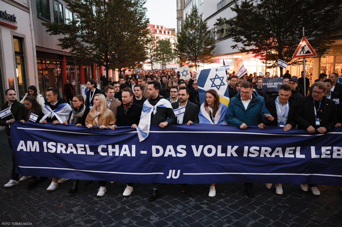 jbvolkmann's tweet image. Wir überlassen unsere Straßen nicht den Antisemiten. Die @Junge_Union bleibt stabil. 🇮🇱🇩🇪
