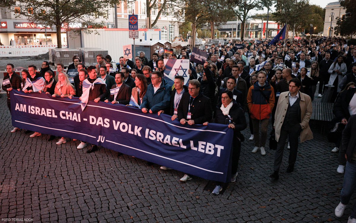 jbvolkmann's tweet image. Wir überlassen unsere Straßen nicht den Antisemiten. Die @Junge_Union bleibt stabil. 🇮🇱🇩🇪