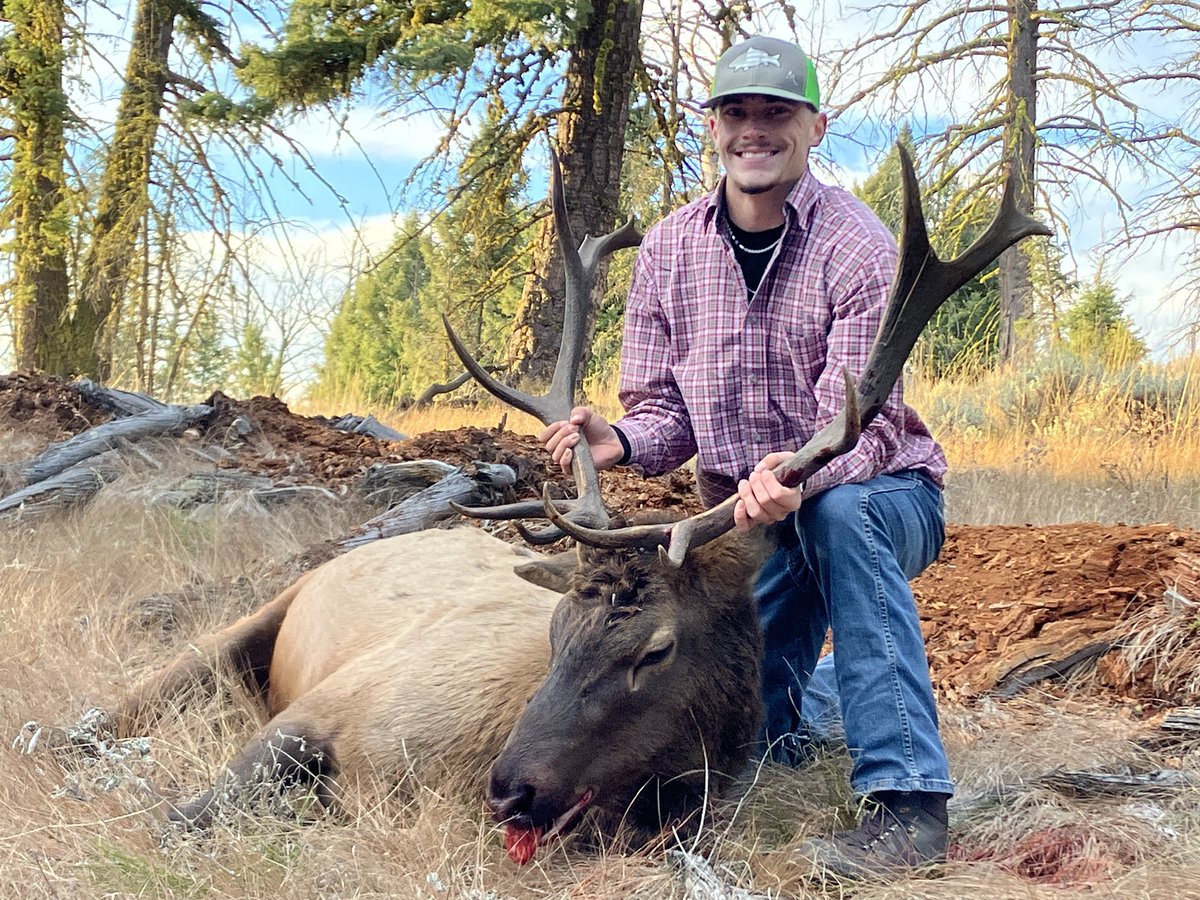 Coach Hargitt (@coachhargitt) on Twitter photo Our <a href="/EHSHuskies/">Emmett Huskies</a> QB <a href="/rydershy_b/">Ryder Scheibe 2025</a> scores TD on Friday and kills large land mammals on Saturday 🦌❗️ Our <a href="/EHSHuskies/">Emmett Huskies</a> QB <a href="/rydershy_b/">Ryder Scheibe 2025</a> scores TD on Friday and kills large land mammals on Saturday 🦌❗️