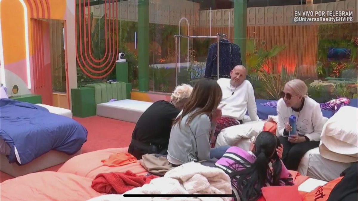 soypoggio's tweet image. Que alguien me diga que hace ahí Gustavo  #GHVIP21O #GHVIP210