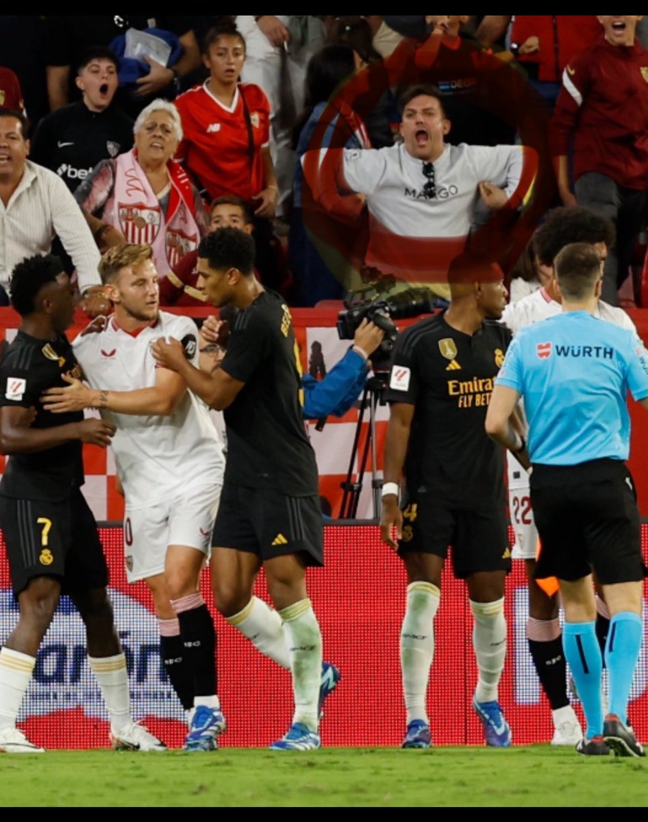 AntonioMolina.eth (@amolinavarro) on Twitter photo <a href="/SevillaFC/">Sevilla Fútbol Club</a> <a href="/LaLiga/">LALIGA</a> <a href="/realmadridpor/">Real Madrid C.F.</a> favor identifiquen a esta persona y que no vuelva a un estadio de fútbol #racismo #vinijr #realmadrid #sevilla #basta <a href="/SevillaFC/">Sevilla Fútbol Club</a> <a href="/LaLiga/">LALIGA</a> <a href="/realmadridpor/">Real Madrid C.F.</a> favor identifiquen a esta persona y que no vuelva a un estadio de fútbol #racismo #vinijr #realmadrid #sevilla #basta