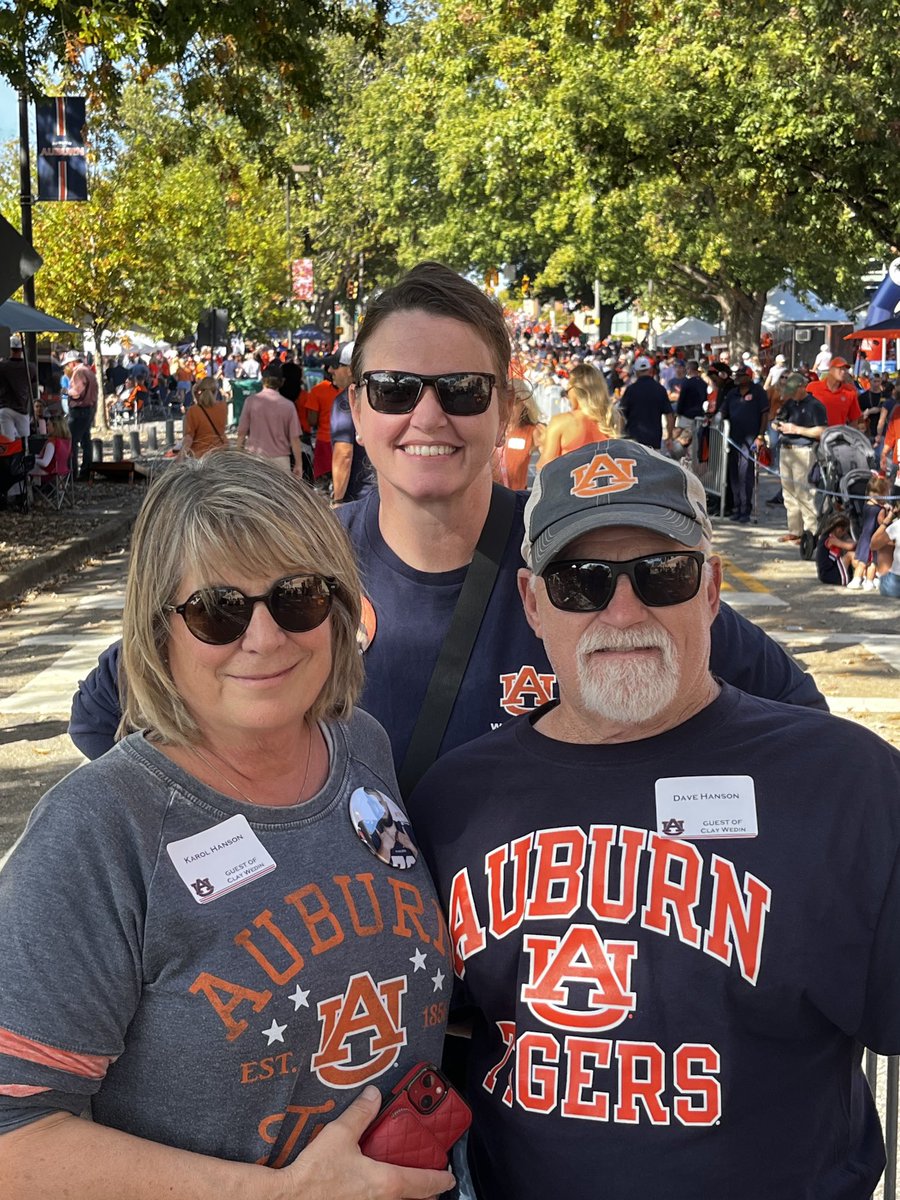 WireDawg3's tweet photo. Tiger Walk for the Ol Miss game!  #WarEagle #Family https://t.co/rB7xeWdVHZ