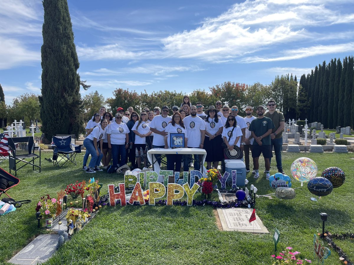 robgizzle916's tweet photo. Happy birthday bro! Birthday’s are supposed to be for celebrating another year lived; this is a celebration of remembrance. #RIPNic #LLNG https://t.co/ko7psN8VvQ