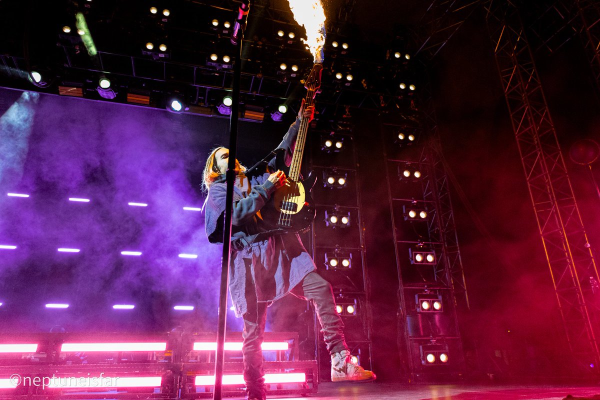 Neptuneisfar's tweet photo. Badly placed mic stand? No, badly placed photographer. Such a bummer :(( 🎸🔥

Prague - 18/10/23 @falloutboy / @petewentz

#falloutboy #somuchforstardust https://t.co/dmPzsNH6aM