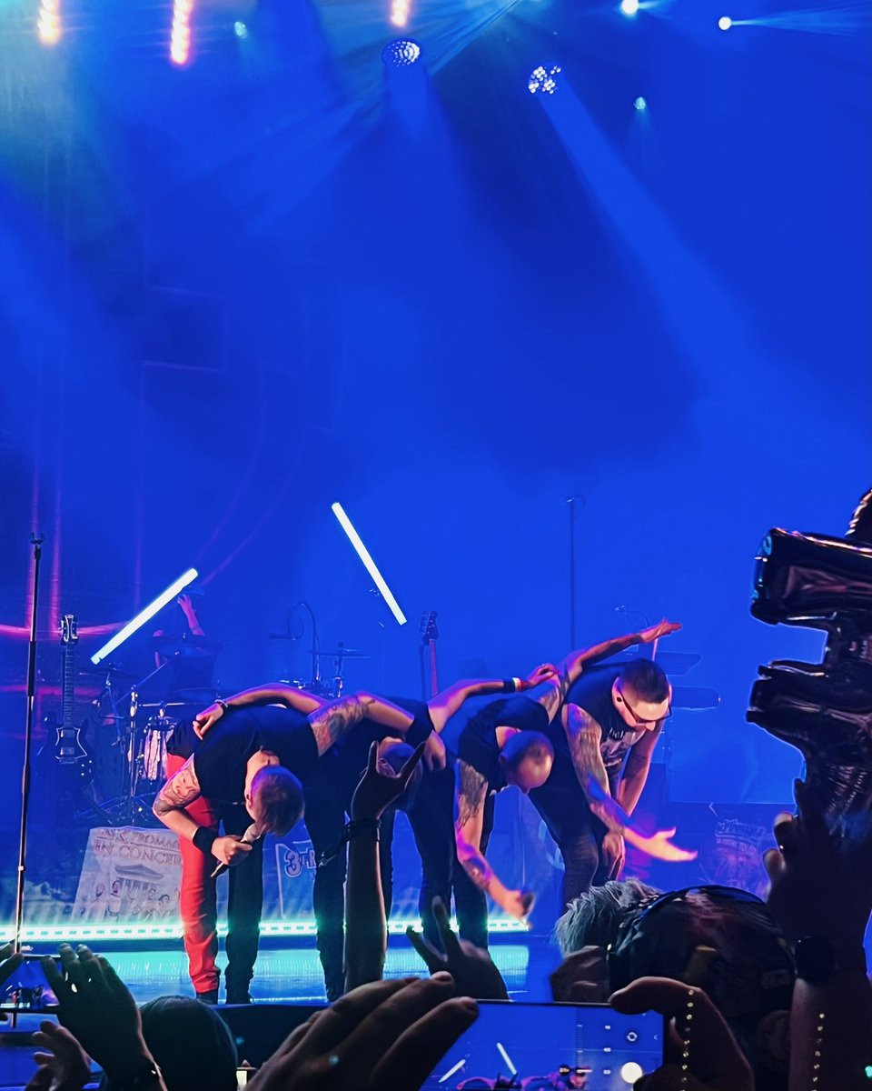 MrMonkeyNico's tweet photo. Ils l’ont fait !
@les3fromages ont retourné L’Olympia hier soir et c’était dingo ! 🥳🥳🥳
On table clairement sur le meilleur concert vécu depuis la fin de pandémie et ça va être très compliqué à détrôner !
De l’amour sur vous les gars !
Ce n’est que le début ! https://t.co/j3xYOAchdm