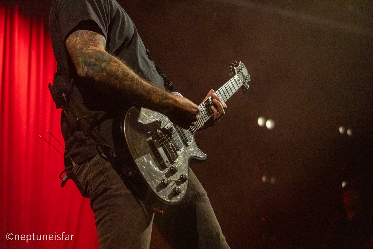 Neptuneisfar's tweet photo. I was up close for 3 songs absolutely melting from all the fire, how the hell they do that for the whole show I'll never understand 🔥🥵

Prague - 18/10/23 @falloutboy / @trohman / @hurleyxvx

#falloutboy #somuchforstardust https://t.co/zrEFidIqbM