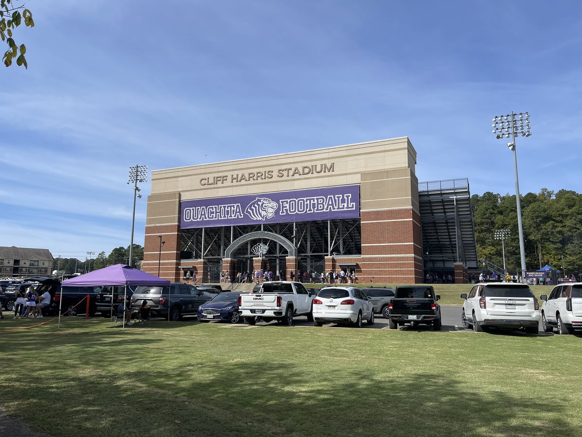 CoachEvans903's tweet photo. What a great start to the BYE WEEK weekend! Went and saw my guy @YK_Skully33 get a DUB vs a very good Ark Tech Team!! Proud of you Cortavion, keep climbin and keep growin!!! 💪🏾 #NextLevelPACK @OuachitaFB #GACChamps https://t.co/36iWeXHAIE