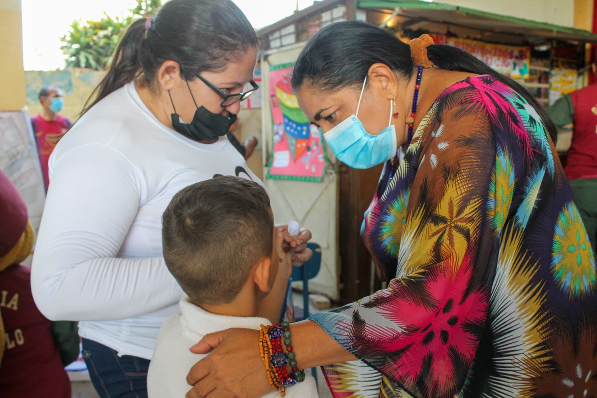 EymardContreViv's tweet photo. ¡Compromiso educativo!

El programa "IPASME va a la Escuela" de @ipasme_mcbo, sigue en la pquia Bolívar, esta vez en la EBN Alonso Pacheco, llevando atención médico asistencial para las niñas/os y maestras/os de la patria en este período escolar 2023-2024.

#VenezuelaEsTradición https://t.co/JcxzEgZ1mZ