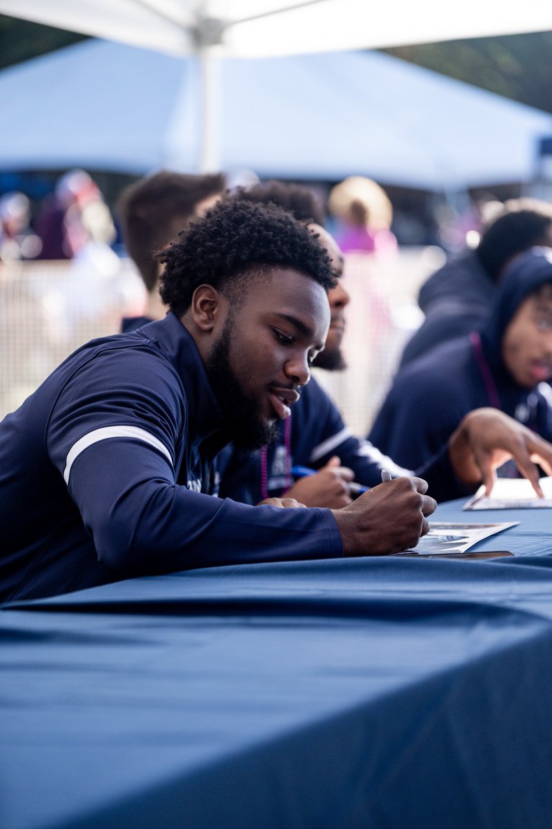 ODU_MBB's tweet photo. we appreciate all the fans that stopped by for some autographs 🤩

#ReignOn https://t.co/bh2hGMUhkl