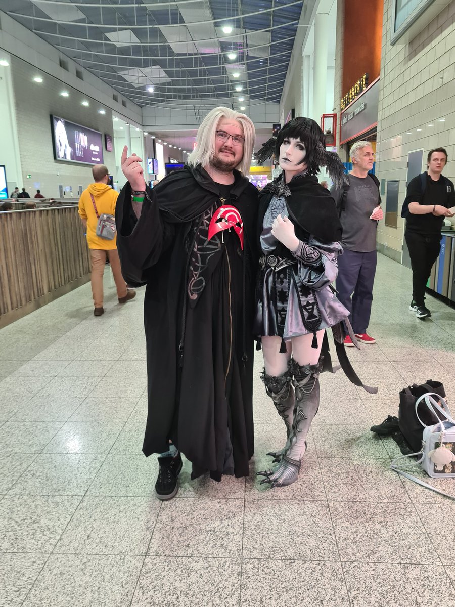thundarion's tweet photo. With the lovely meteion (dark one) from @HIBICAcos 
Ty so much! (Other half made the photo) Also have a pic of the three of us was made but didnt realize it was not on my phone T.T you two rock. Amazing cosplayers! #FFXIVFanFest https://t.co/RsxI48Hd1l