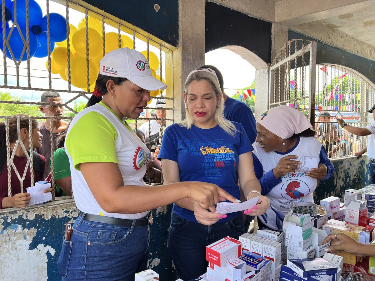 Marianela_PSUV's tweet photo. Estas Jornadas son la prueba del compromiso y la protección que envía nuestro presidente @NicolasMaduro. Y con esa tarea llegamos a la BMS “Bolívar Renace”, que agrupa a 7 comunidades y a más de 5.530 personas que recibieron atención integral. @OviedoPSUV #VenezuelaEsTradición https://t.co/JqbpQYFKQc