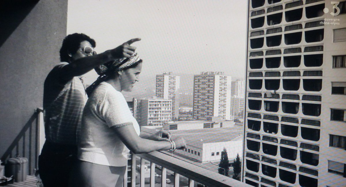 Memoire2cite's tweet image. 78 MANTES la JOLIE aux Val-Fourré, une vue prise de la tour Neptune, en face c'est la Jupiter ou l'inverse. Les 2 grandes tours Ramon (d'où viens LE T.I.N d'EXPRESSION DIREKT) ont étaient rasé en 2005!