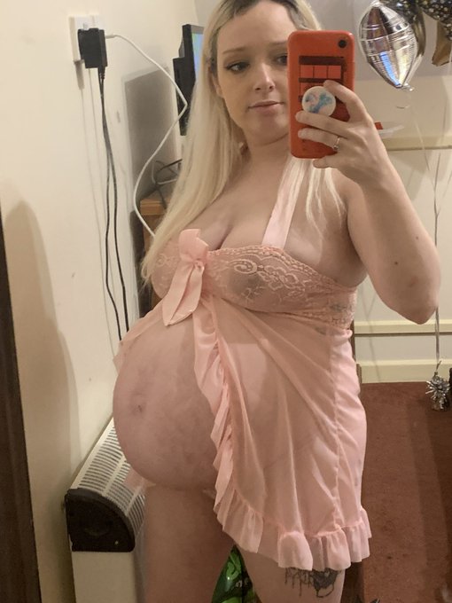 Pretty in pink 🥰 https://t.co/z5FJA9gJto