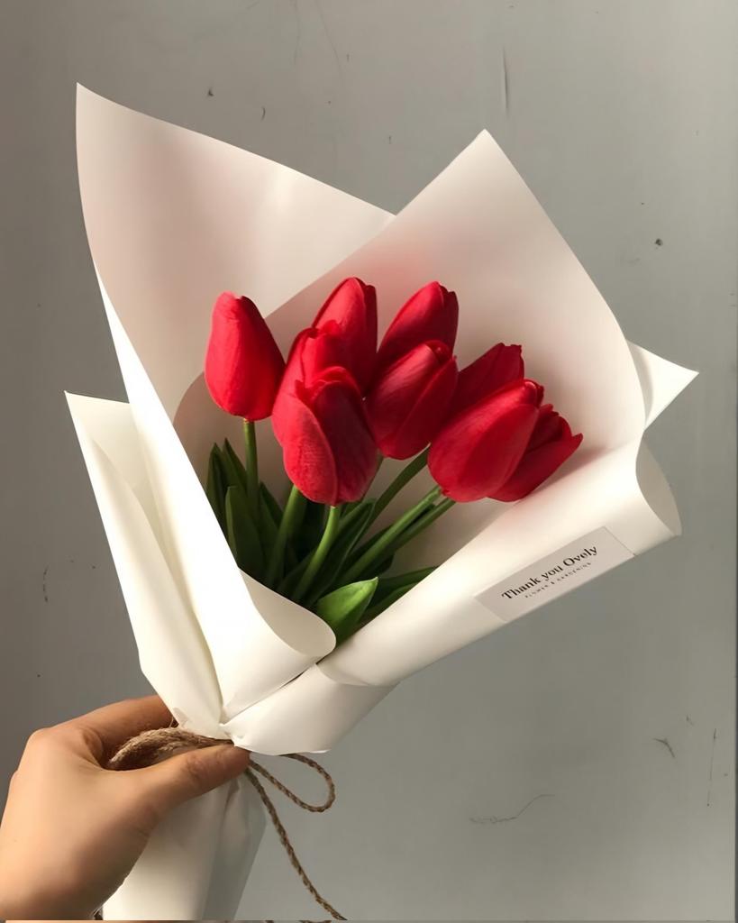 Exulansista's tweet photo. red tulips or red peonies? https://t.co/hX32lsk31p
