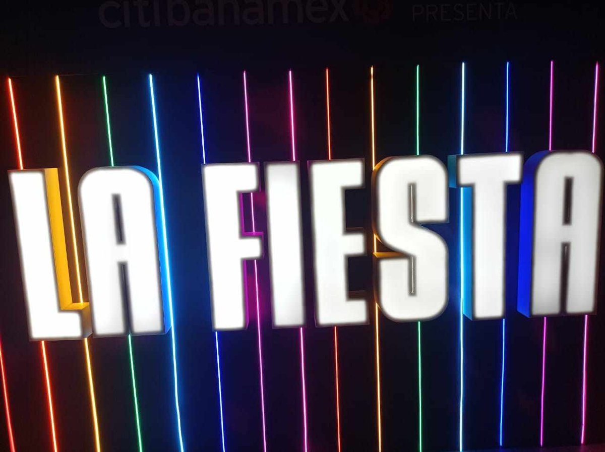 <a href="/lafiestaobramx/">La Fiesta Obra</a>  crece y crece y crece y recibe más invitados para seguir divirtiendo y emocionando a su público. Ahora se suman <a href="/RocaCuevas/">Rodrigo Cuevas</a>  y <a href="/lalo_arredondo/">Lalo Arredondo</a>  quienes dan vida a los personajes de Felipe y Bryan, respectivamente en su función de estreno.