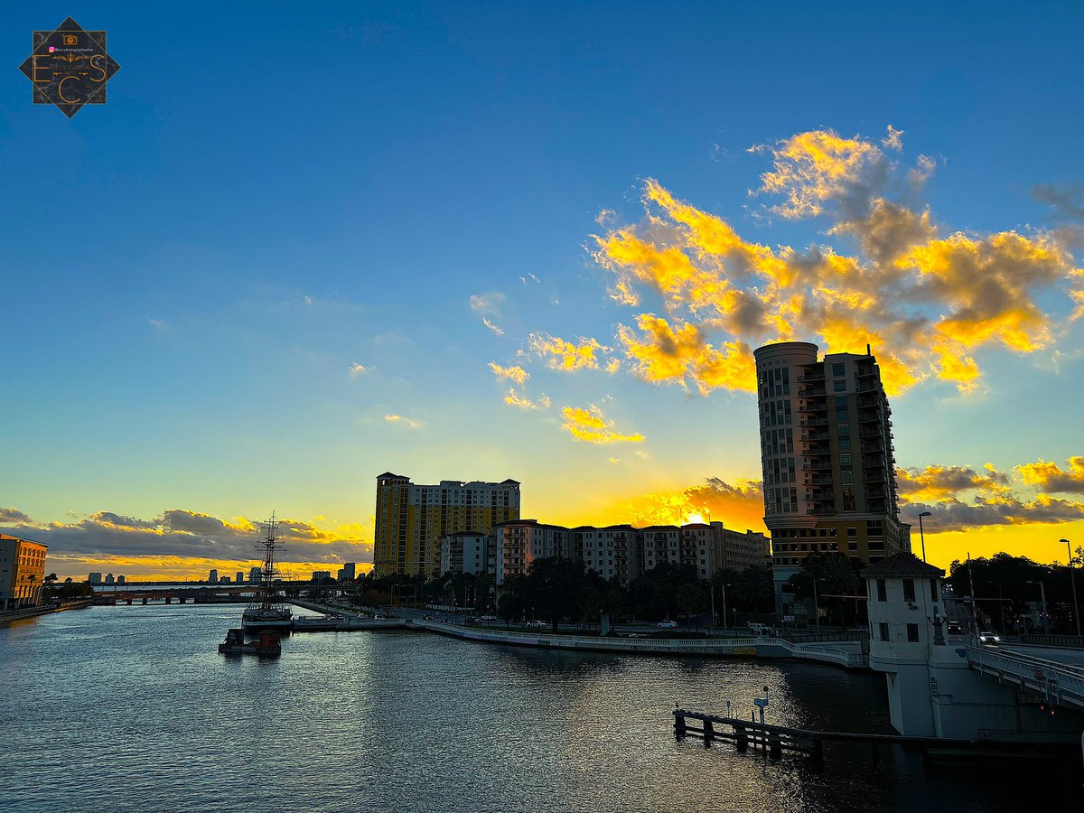 ecsphotographyy's tweet photo. 📸🌆Beautiful sunset in Tampa🌆📸

@CityofTampa @Tampasdowntown 

#SaintPetersburgFL #StPetersburg #Tampa #Twitter #Florida #ApolloBeach #FloridaState #Like #MG #photograghy #PhotoChallenge2023October #photograph #photographer #photo #PhotoMode https://t.co/7WClgKxB2h