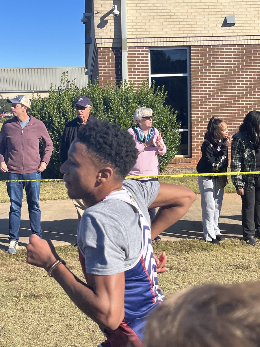 MichelleAhmad9's tweet photo. Congrats to our boys XC team with a strong finish  today at the Region Meet 🦁⁦@LuellaTFXC⁩ ⁦@LuellaHS_HCS⁩ https://t.co/lSYdItmKiQ