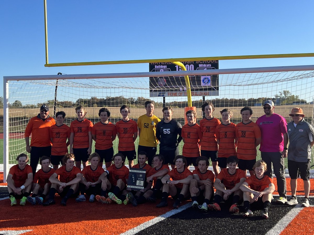 H2Oloosoccer's tweet photo. REGIONAL CHAMPIONS!
Waterloo 8: Anna Jonesboro 1

Goals: Wille x3 (Schwehr, Eschmann, Glaenzer), Lohman, Eschmann (Wille), Gardner (Eugea), Stephens (Lohman), Glaenzer

Next up: Sectional Semi-final.  Tuesday 7:00 at Freeburg vs Althoff Catholic https://t.co/NSThlqlWJ8