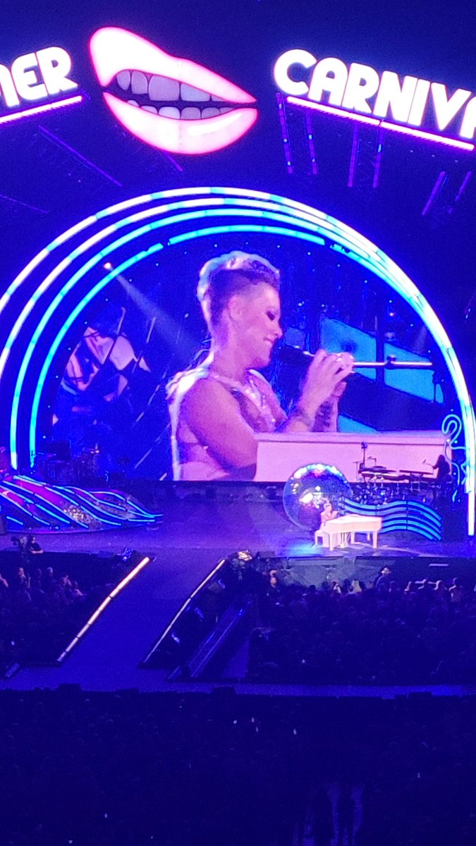 ChelsFields342's tweet photo. So happy we flew into AZ to see @Pink last weekend 🙌  you totally rocked. #Thankyou I admire you ❤️ https://t.co/sNqEyxWbXh