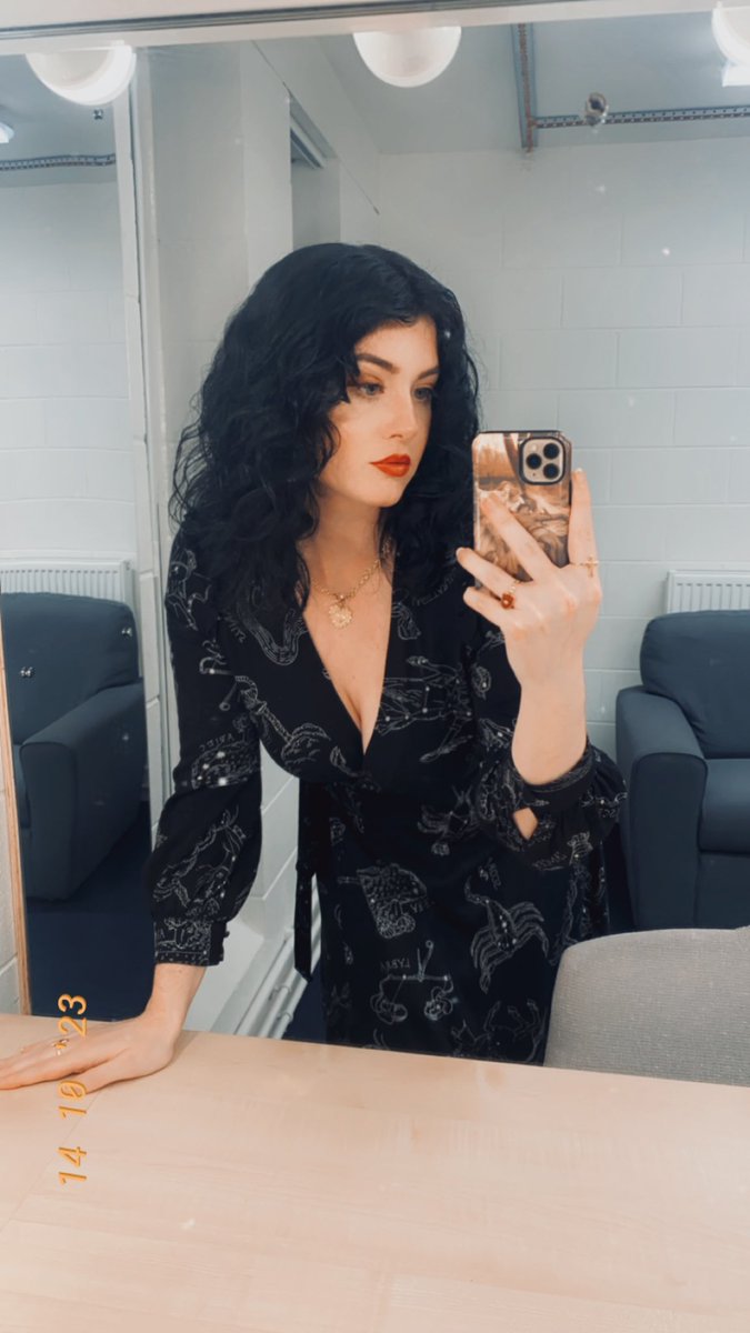 𝐄𝐯𝐞𝐥𝐲𝐧 𝐇𝐨𝐥𝐥𝐨𝐰 tweet media