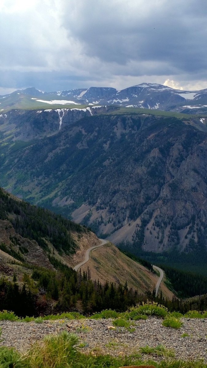 mtnspire's tweet photo. ... the road less traveled
#roadtrips #getoutandstayout #Wyoming #mountains #outdoors
#landscapephotography https://t.co/o9bTlCCYFN